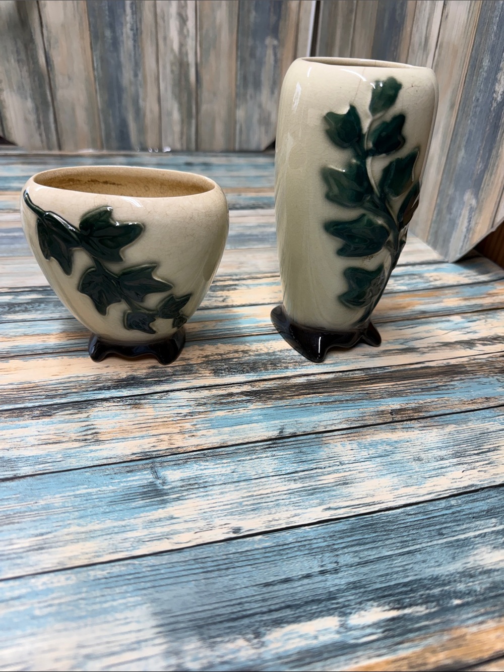 ⭐️Vtg 40’s-50’s Royal Copley ivy patterned footed ceramic planter and vase.